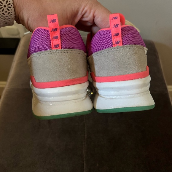 Neon sneakers- size 9 - Picture 4 of 5